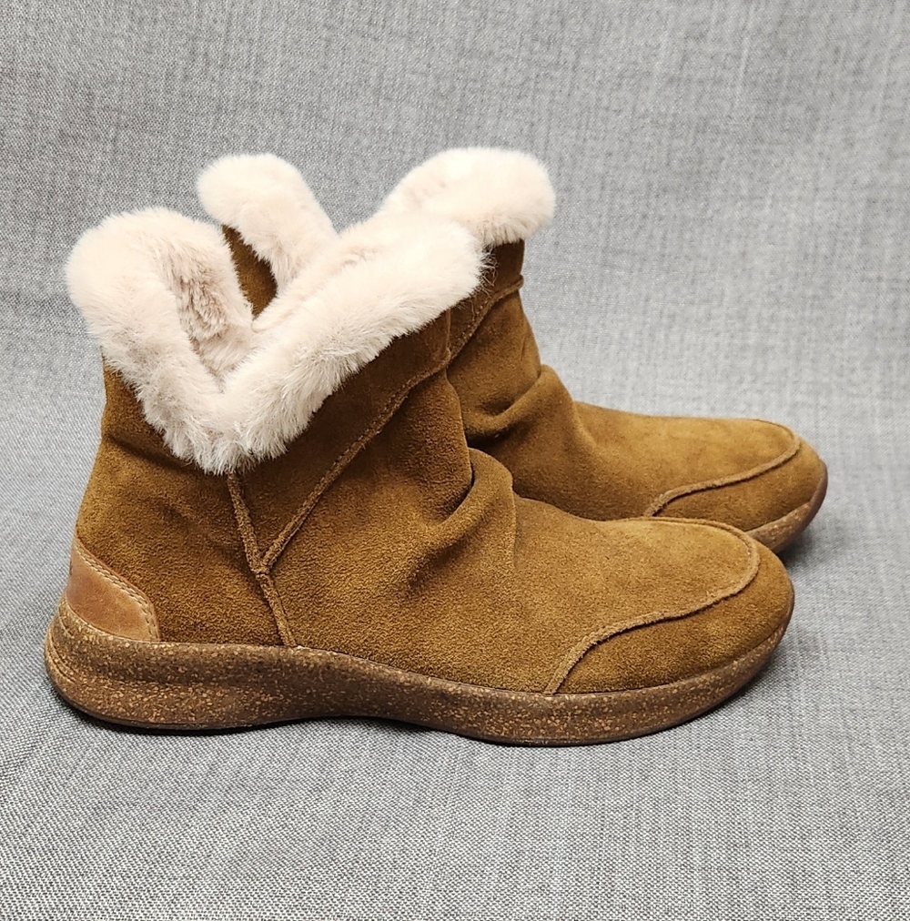 Taos Women's Future Mid Suede Boots. 7 - Picture 3 of 10